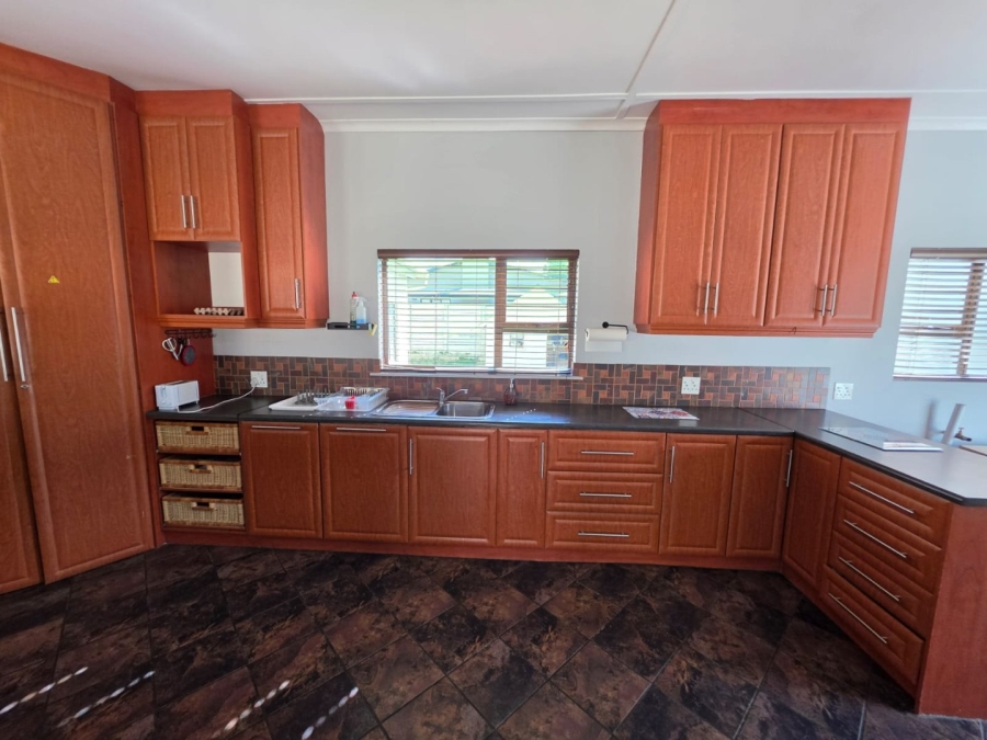 6 Bedroom Property for Sale in Bethlehem Free State